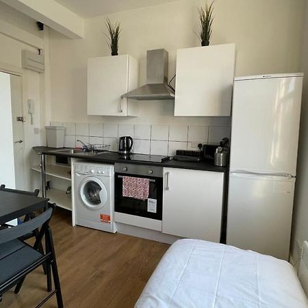 Lovely Studio Flat In The Heart Of Holloway. London Eksteriør billede