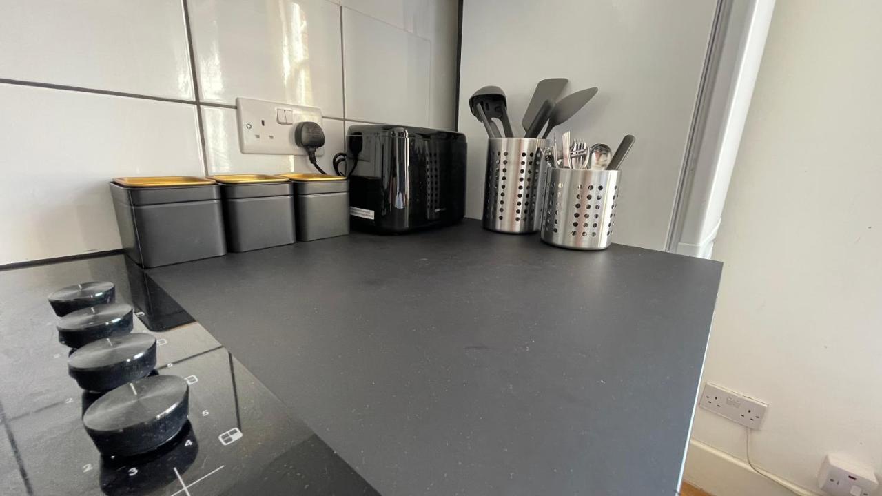 Lovely Studio Flat In The Heart Of Holloway. London Eksteriør billede