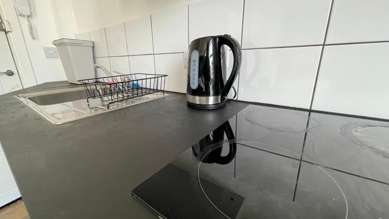 Lovely Studio Flat In The Heart Of Holloway. London Eksteriør billede